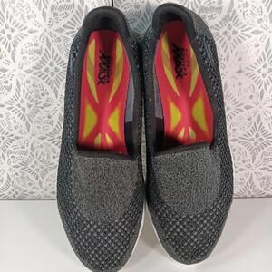 Skechers Women's 14145 Go Walk 4 Goga Max Gray Slip On Walking Shoes. Size 8